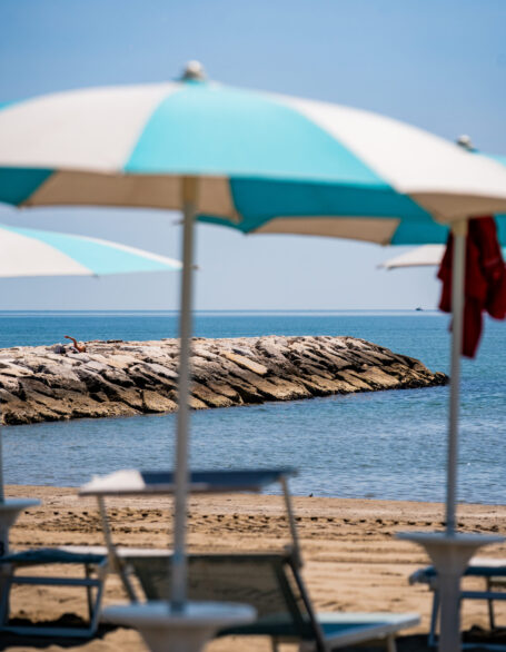 terrazza mare porto santa margherita ombrelloni ristorante